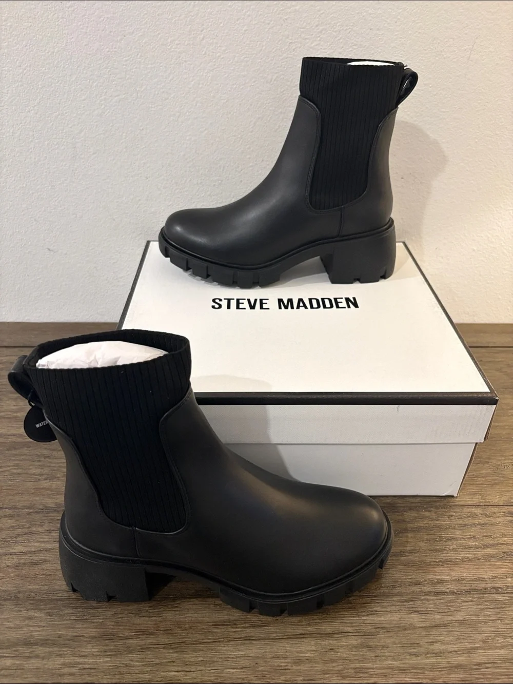 NIB [Steve Madden] Hutch H20 Water Resistant Lug Ankle Boots Black Women’s 7.0